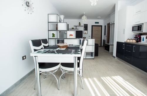 Mamaia-Sat House | Apartamentect Alezzi Black&White 4