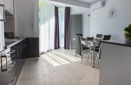 Mamaia-Sat House | Apartamentect Alezzi Black&White 4