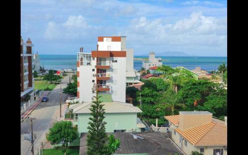 Governador Celso Ramos Apartment | Apartamento Cobertura PALMAS DO ARVOREDO para 7 pessoas a 250m do mar com terraço e vista maravilhosa