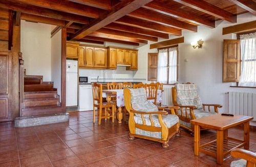 Arriondas Apartment | Apartamento Casa Collado Sto Tomas 1 con vistas a la montaña y terraza compartida