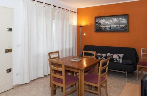 Llanca Apartment | Apartamento con terraza, parking y jardín, a 300m de la playa - ES-228-40