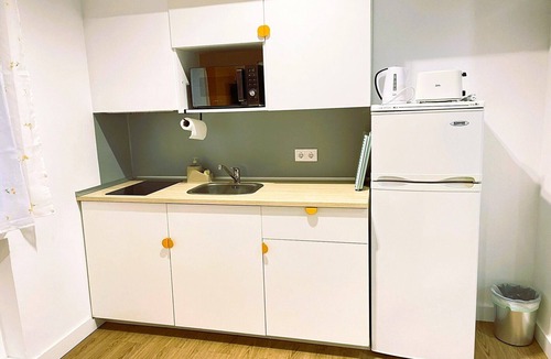 Arganda del Rey Hotel | Apartamento Dormitorio+ Salón y Cocina, Balcón, en Arganda del Rey, Madrid