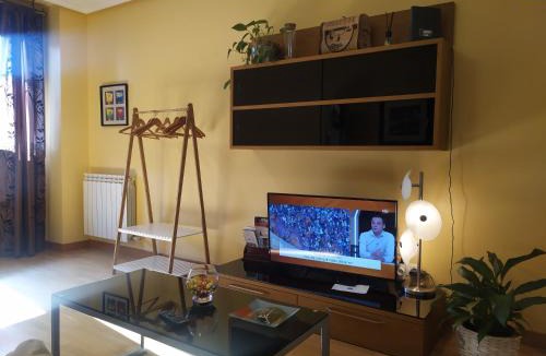 Logrono Apartment | Apartamento el Parque AIRE CONDICIONADO PISCINA terraza con vistas montaña entorno tranquilo ideal mascotas