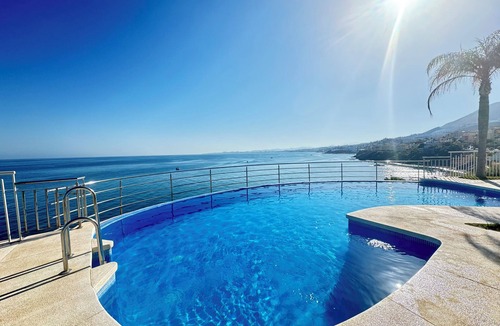 Torrequebrada Apartment | Apartamento en Primera Línea de Playa en Benalmádena