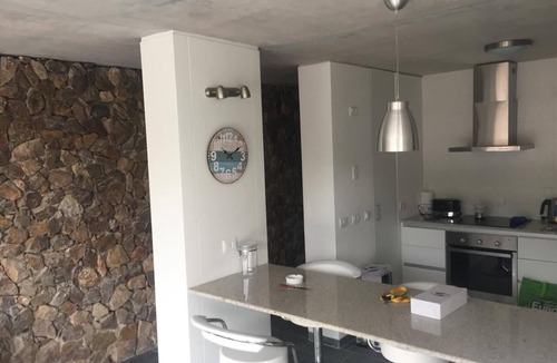 Punta Ballena Condo | Apartamento moderno con vista al mar.