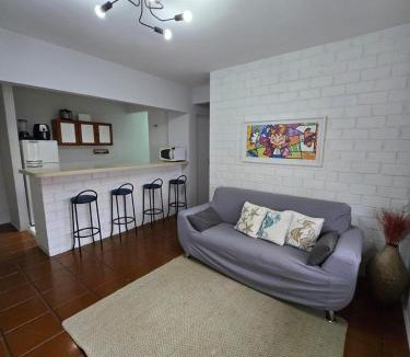 Jardim Sao Miguel Apartment | Apartamento no Guarujá Praia da Enseada para até 6 pessoas, com Ar Condicionado, aprox 350 metros - 5 minutos a pé