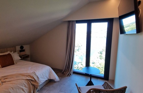 Castrelo de Mino Cabin | Apartamento Sobre el Embalse Ubicado en el Corazón del Vino Ribeiro