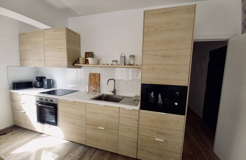 Fuengirola City Centre Apartment | Apartamento superior en la Plaza Los Chinorros!