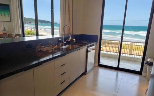 Bombas Apartment | Apartamento Triplex Pé na Areia - Bombinhas