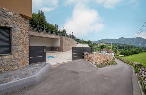 Santa Marina de Oblanca Apartment | Apartamentos Las Caldas. Cueva Lluera , a 15 Minutos del Casco Antiguo de Oviedo
