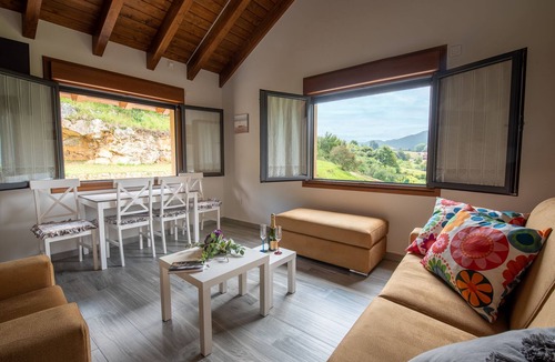 Santa Marina de Oblanca Apartment | Apartamentos Las Caldas. Cueva Lluera , a 15 Minutos del Casco Antiguo de Oviedo