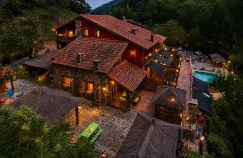 Camaleno House | Apartamentos Rurales & Spa La Bárcena