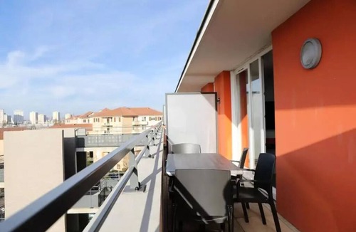 Chevilly-Larue Apartment | Aparthotel Adonis Paris Sud - Studio 2 People Balcony