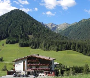 Kartitsch Apartment | Aparthotel B&B Monte
