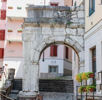 Citta Nuova-Barriera Nuova-San Vito-Citta Vecchia Hotel | ApartHotel Capitelli