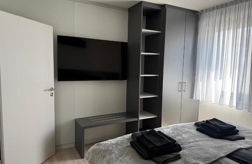 Remseck am Neckar Apartment | Aparthotel Neckartal - Premium Serviced Apartments mit je 1 oder 2 Doppelzimmern - Highspeed-WLAN, 55' Smart-TV in jedem Zimmer, Vollküche, Klima, Parkplatz - 15 Min nach Stuttgart, Ludwigsburg & Waiblingen - die perfekte Basis für Business & Privat!