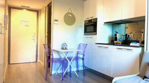 Old Town Apartment | ApartHotel Riviera Nice Côte d'Azur - Old Town - Studio AC - Sea View - 50m Promenade des Anglais- LA MAISON LINDA