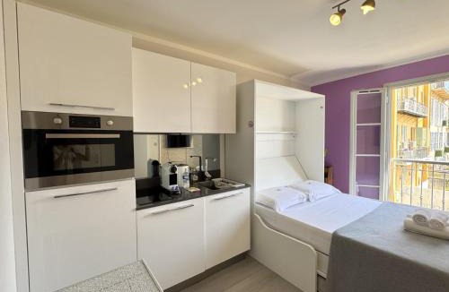 Old Town Apartment | ApartHotel Riviera Nice Côte d'Azur - Old Town - Studio AC - Sea View - 50m Promenade des Anglais- LA MAISON LINDA
