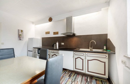 Thaleischweiler-Froschen Apartment | Apartment '9' with Air Conditioning, Private Terrace, Shared Garden and Wi-Fi