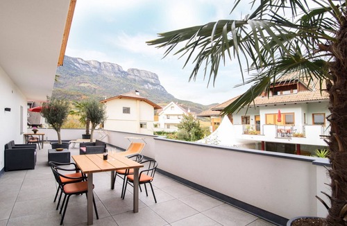 St. Pauls Apartment | Apartment 'Peter Paul Terrassenapp Hocheppan' with Mountain View and Private Terrace