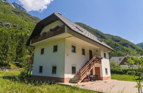 Soca Apartment | Apartma pod Rožem