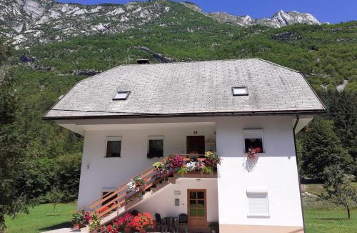 Soca Apartment | Apartma pod Rožem
