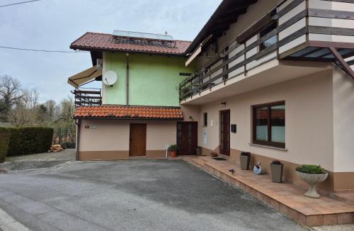 Postojna Apartment | Apartmaji Karbic