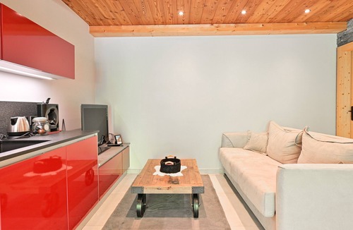 Les Villards-sur-Thones Apartment | Apartment Alice in Chalet with Mountain View and Shared Terrace