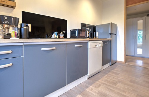 Saint-Cernin-de-Labarde Apartment | Apartment 'Les Hirondelles' with Private Terrace, Private Garden and Wi-Fi