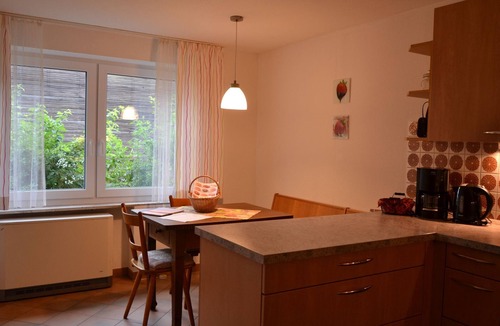Kressbronn Apartment | Apartment 'Erdbeere' with Private Terrace, Shared Garden and Wi-Fi