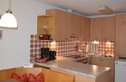 Kressbronn Apartment | Apartment 'Erdbeere' with Private Terrace, Shared Garden and Wi-Fi