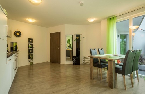 Sipplingen Apartment | Apartment 'Jasmin' with Large Terrace and View of the Beautiful Flower Garden