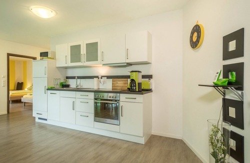 Sipplingen Apartment | Apartment 'Jasmin' with Large Terrace and View of the Beautiful Flower Garden
