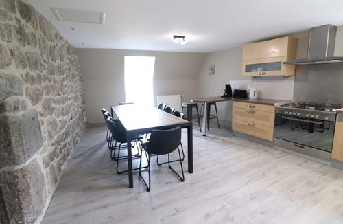 Saint-Martin-Valmeroux Apartment | Apartment Saint-Martin-Valmeroux, 4 bedrooms, 8 persons