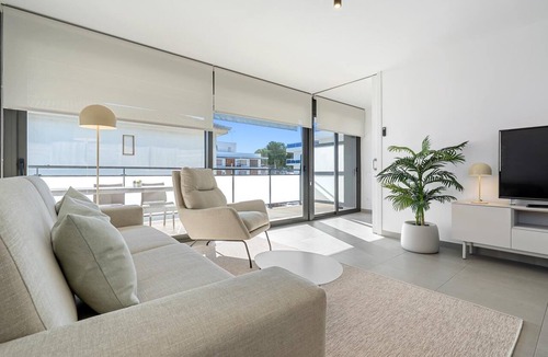 Torredembarra Apartment | Apartment 100m beach and train with free parking