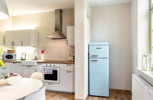 Groß Pankow Apartment | Apartment '2 Perleberg' with Private Terrace, Shared Garden and Wi-Fi