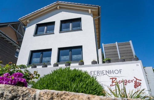 Hagnau Apartment | Apartment '208' with Shared Garden, Wi-Fi and Air Conditioning