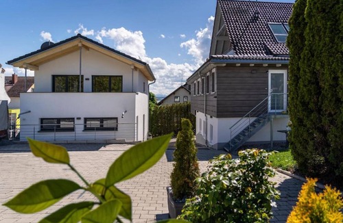 Hagnau Apartment | Apartment '208' with Shared Garden, Wi-Fi and Air Conditioning
