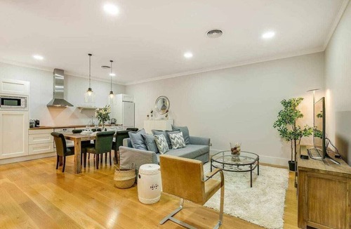 La Llotja-Born Apartment | APARTMENT 2BR/2BAS WITH INTERIOR GARDEN (1-A)
