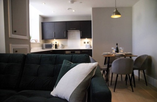 Bont Newydd Apartment | Apartment 3 Old Conservative Club in Historic Town - Pass the Keys
