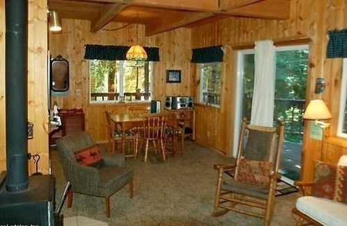 Glacier Apartment | Apartment 32MBR Private Pet Friendly Cabin in Mount Baker/Glacier - 7 persons, 3 bedrooms
