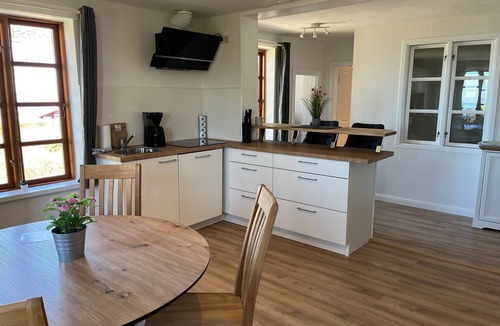 Stove Apartment | Apartment 3 with 1 bedroom (2-4 pers.) upstairs/1 pet allowed - Villa Seeheim Ferienobjekt