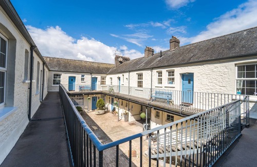 Torquay City Centre Cottage | Apartment 32 Trinity Mews - sleeps 3 guests in 1 bedroom