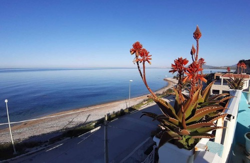 Seccagrande Apartment | "Apartment 4- 5 places" with terrace by the sea, barbecue, chairs, deck chairs.