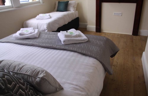 Offerton Apartment | Apartment ∙ 4 bedrooms ∙ 6 guests