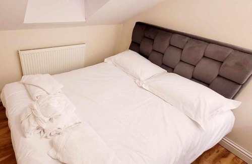 Darlington Apartment | Apartment 4 - striking, 2 bedroom luxury apartment - close to town, mainline rail & theatre
