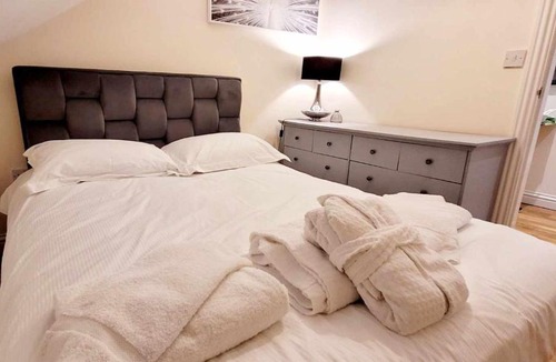 Darlington Apartment | Apartment 4 - striking, 2 bedroom luxury apartment - close to town, mainline rail & theatre