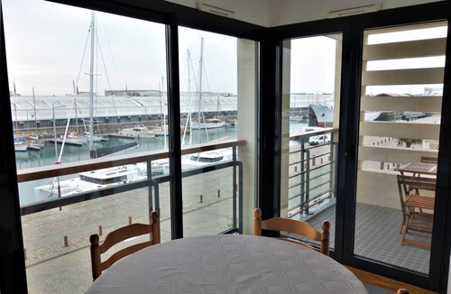 La Rochelle City Centre Apartment | Apartment 41 m2, with GARAGE, view of the port, aquarium area, near train station.