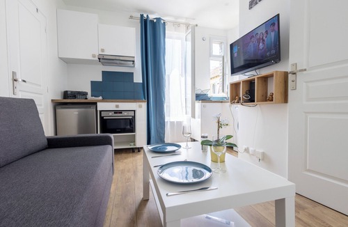 Orly Apartment | Apartment 450 m from RER C station and 3 km from the airport