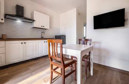 Borgo Carige Apartment | Apartment '5' with Shared Pool, Wi-Fi and Air Conditioning